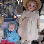 Puppen auf dem Flohmarkt