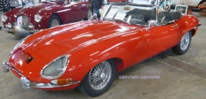 Oldtimer Jaguar E-Type in typischem Rot