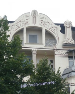 Hausfassade mit schönem Jugendstil Balkon