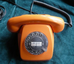 Telefon in Orange 70er Jahre